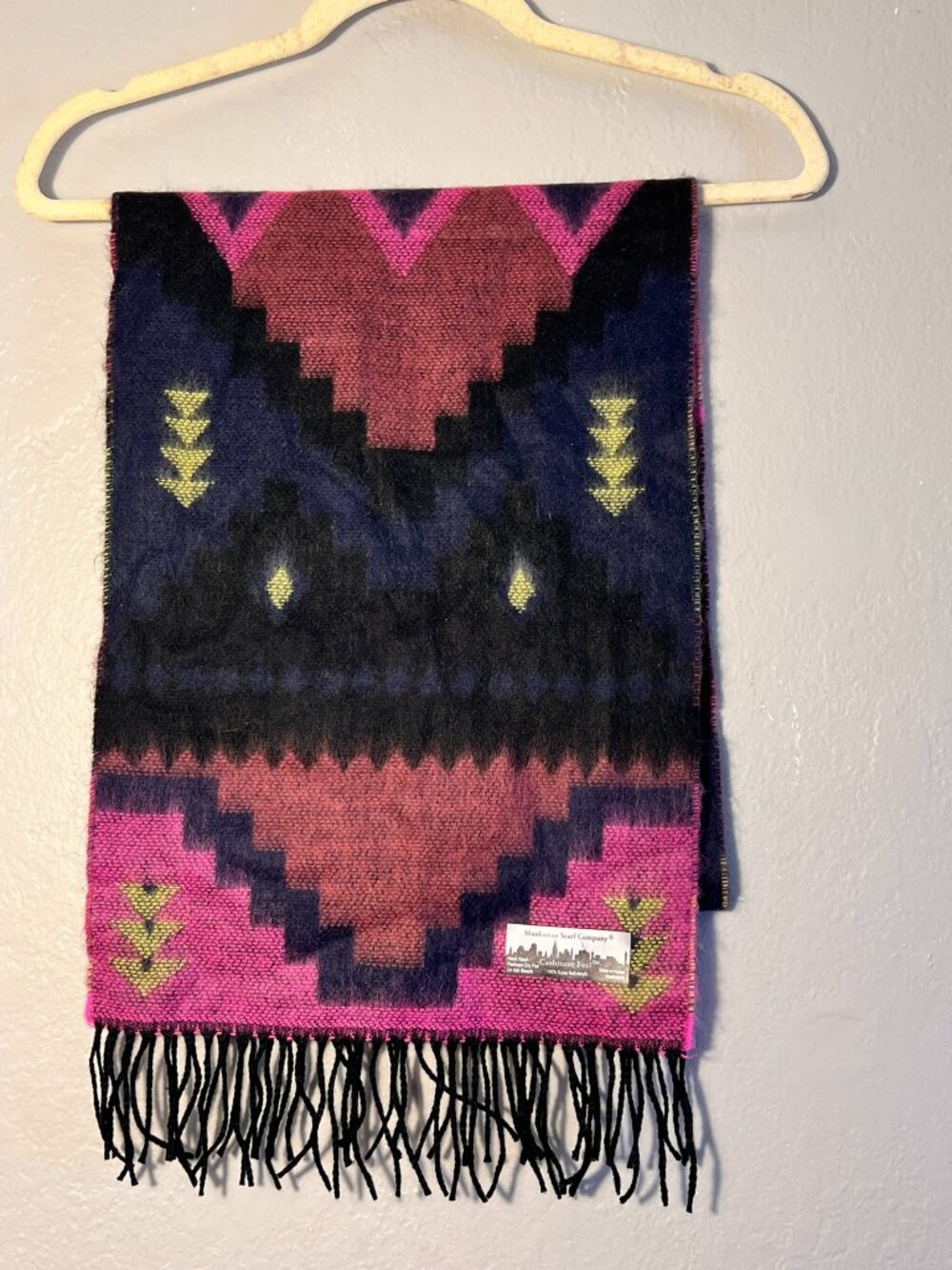 NWOT - Manhattan Scarf Company Cashmere Feel Acrylic Scarf 36" x 12"